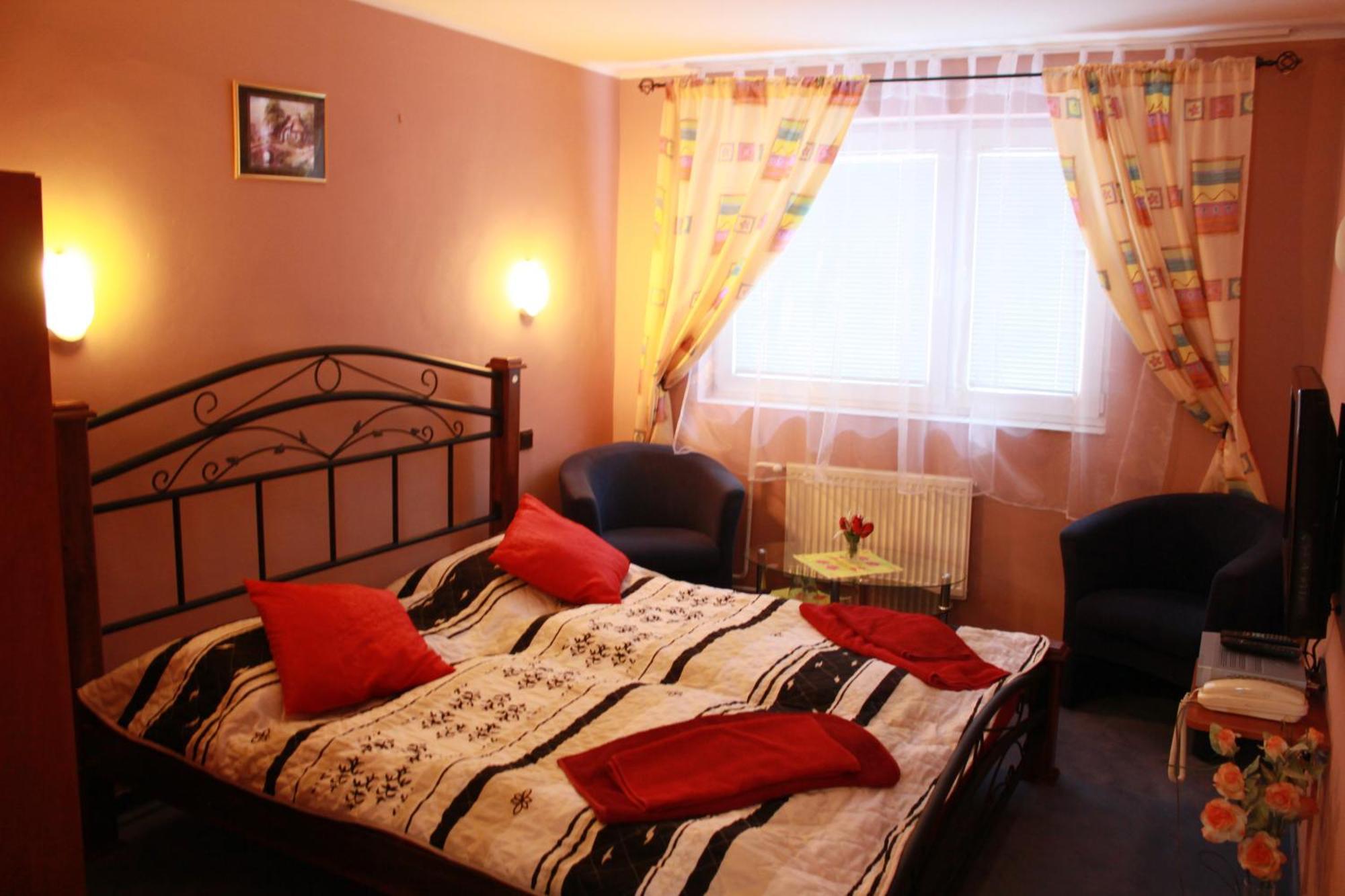 Garni Hotel Anne-Mary Piest'any Exterior foto