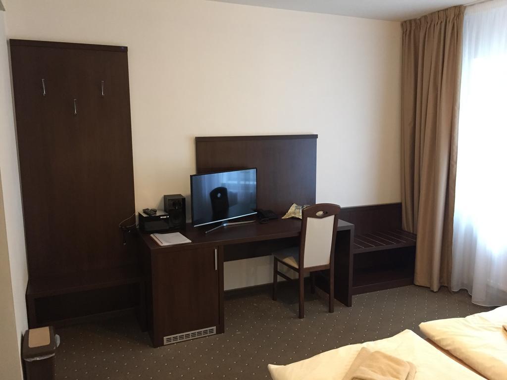 Garni Hotel Anne-Mary Piest'any Exterior foto