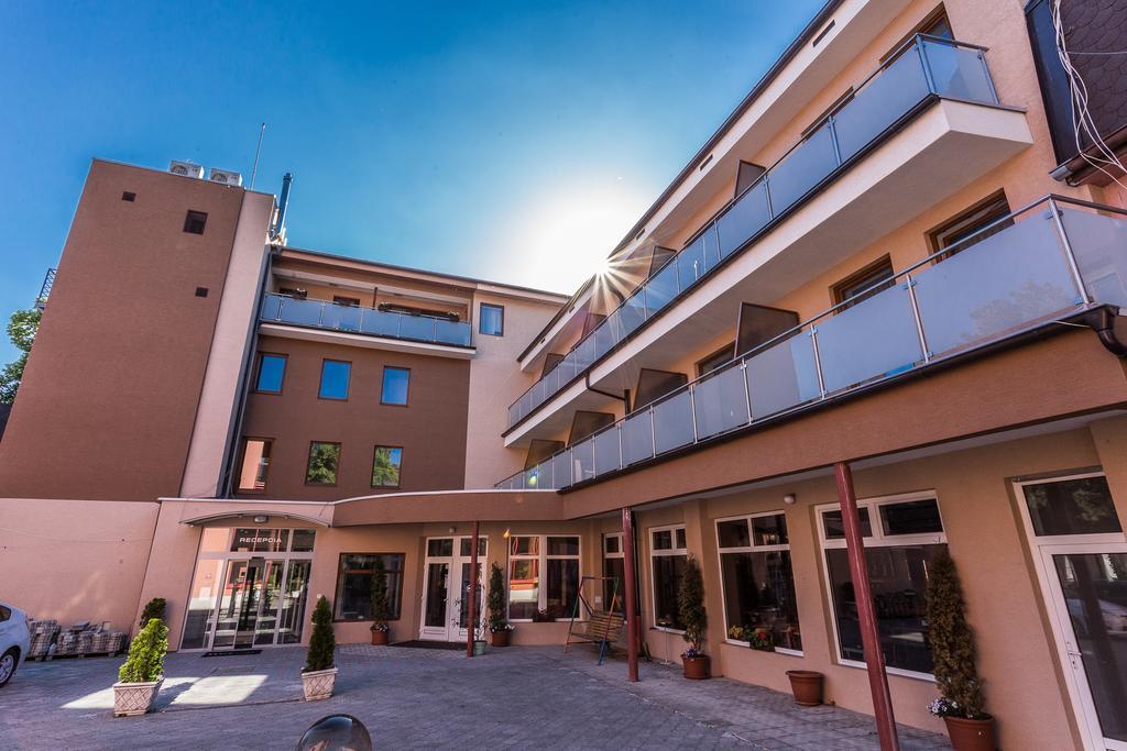 Garni Hotel Anne-Mary Piest'any Exterior foto