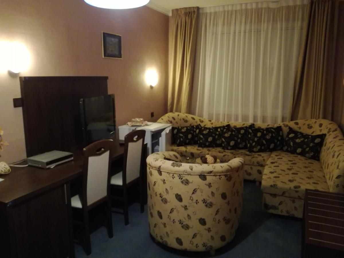 Garni Hotel Anne-Mary Piest'any Exterior foto